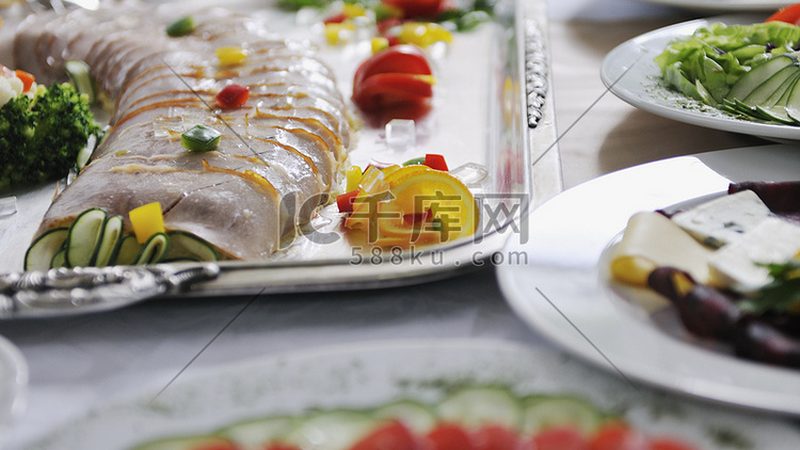 中央厨房食材配送，如何确保食品安全与规范？**